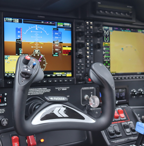 Interior aeronave Tecnam P2006T